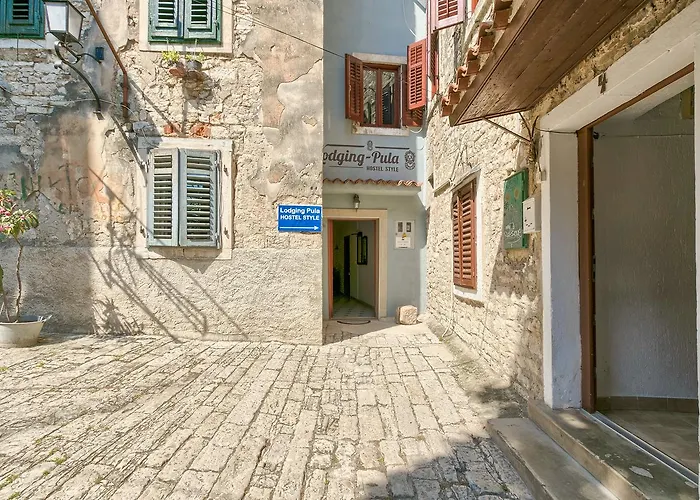 Hostel Pula بيت شباب