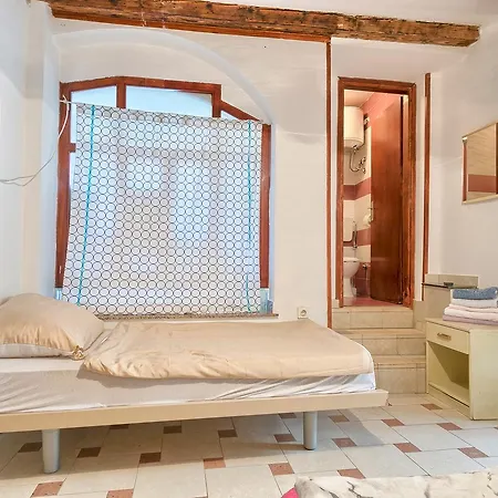 Hostel Pula بولا