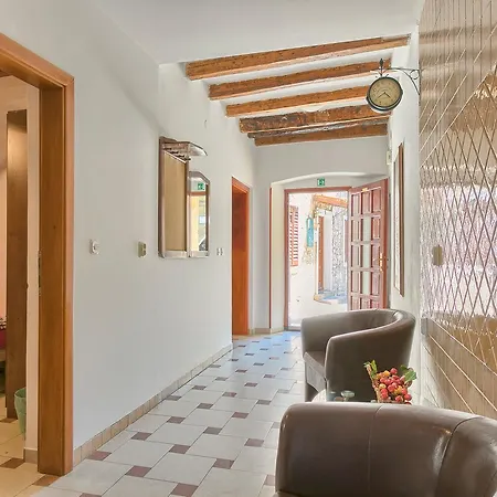 بيت شباب Hostel Pula