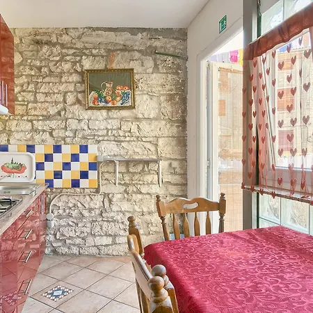 Hostel Pula * بولا