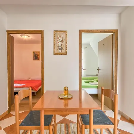 Hostel Pula * بولا