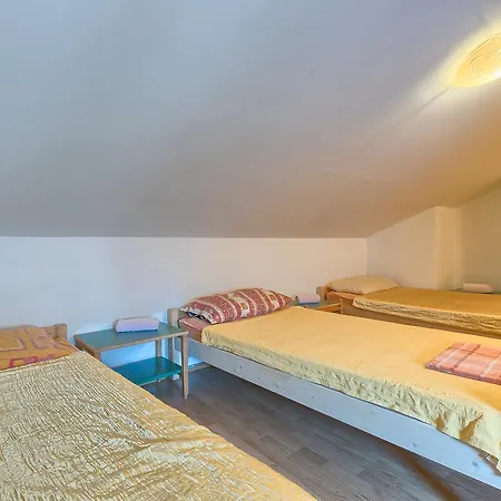 بيت شباب Hostel Pula *