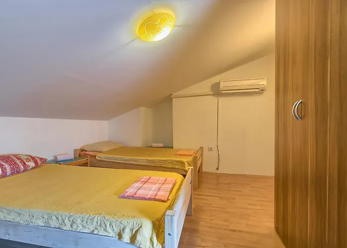 Hostel Pula 旅馆 *